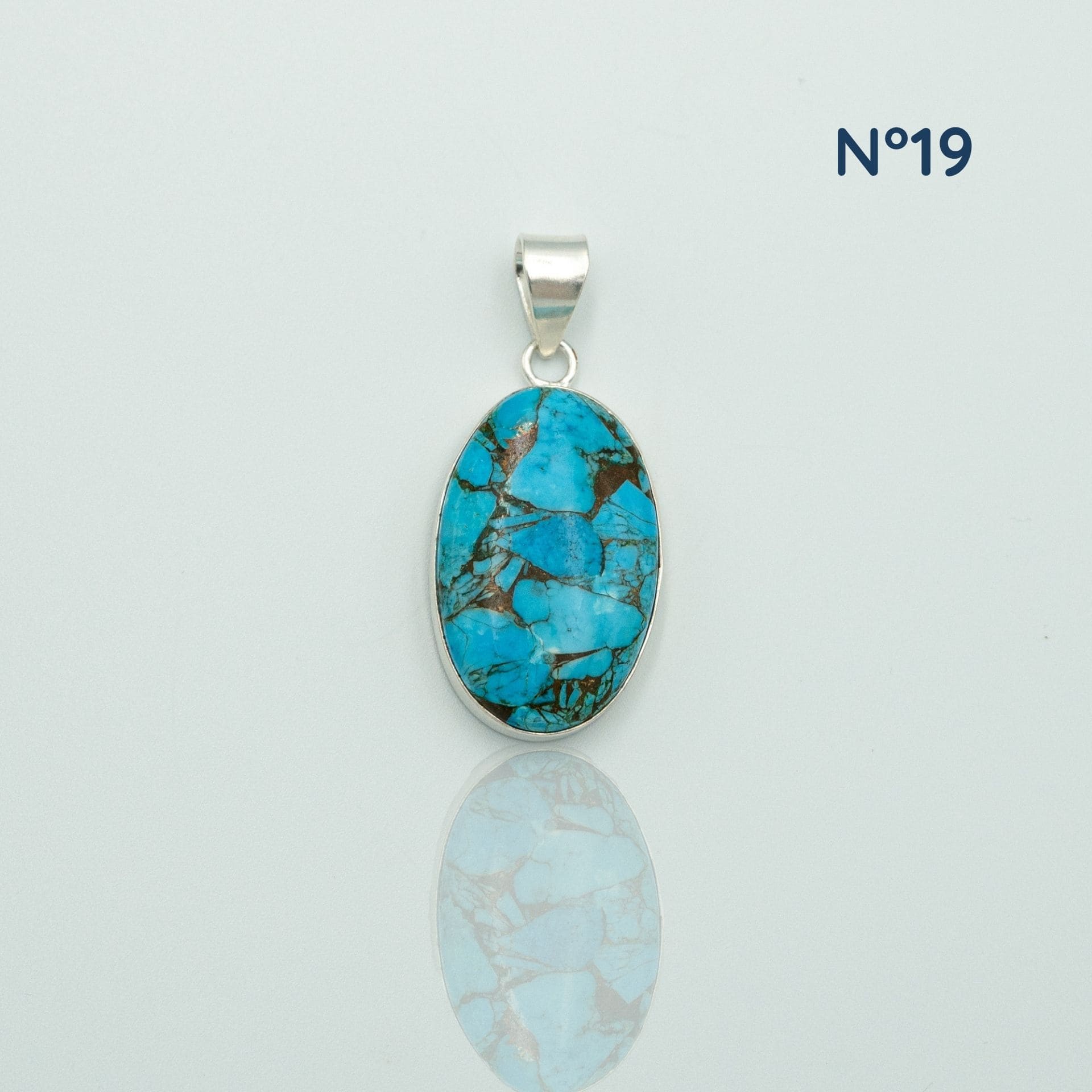 Pendentif en Turquoise – Protection et Communication