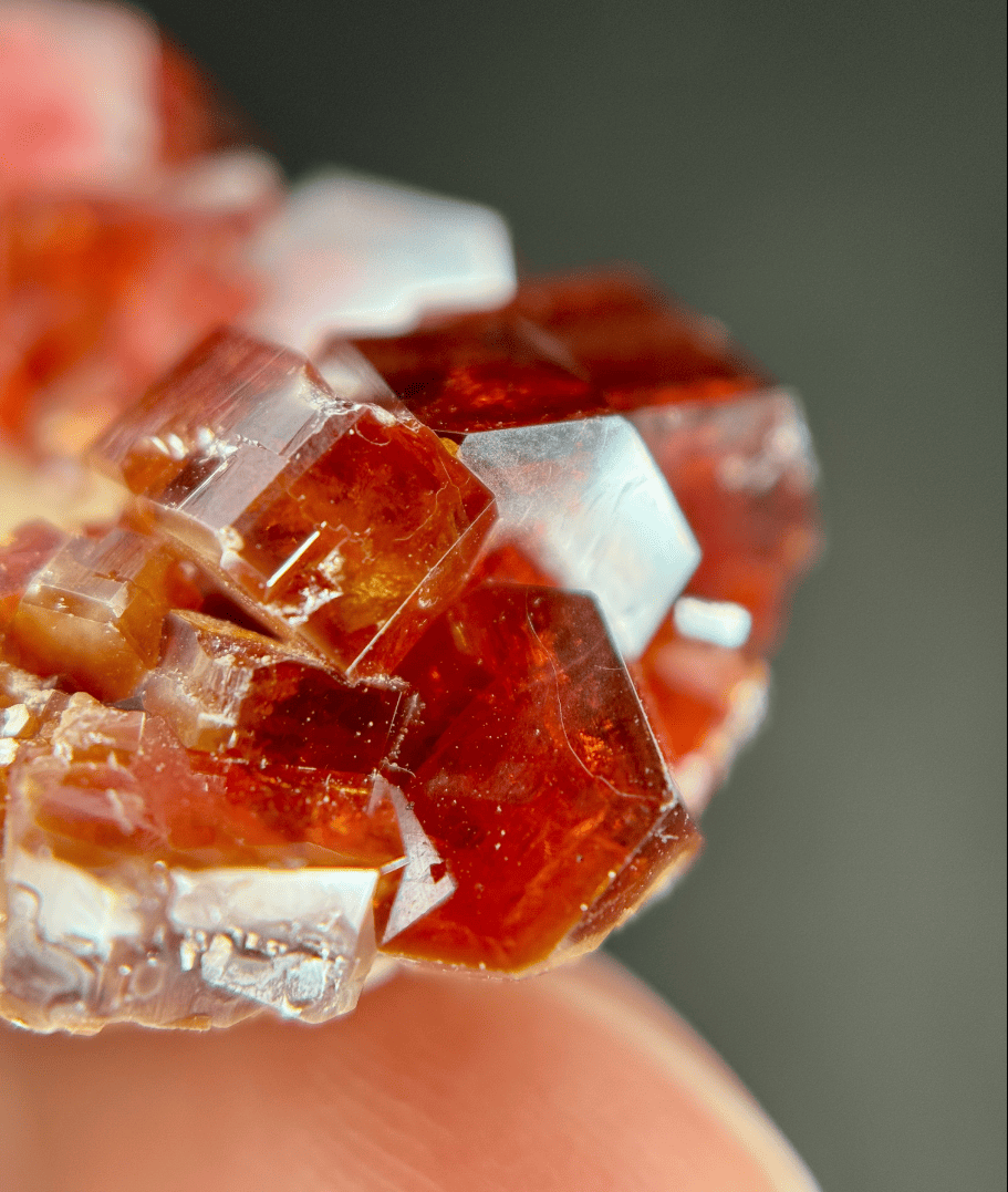 Cristaux de Vanadinite Hexagonale (4.7 cm) - Mibladen, Maroc