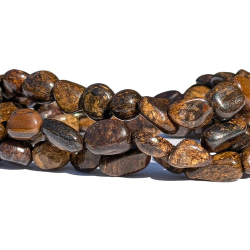 Bijoux et pierres en bronzite