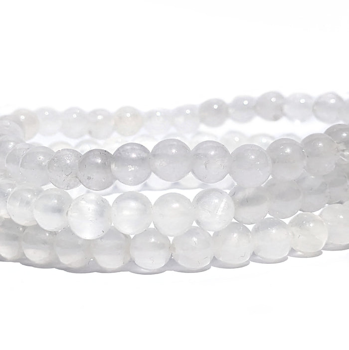 Bijoux et pierres en quartz incolore