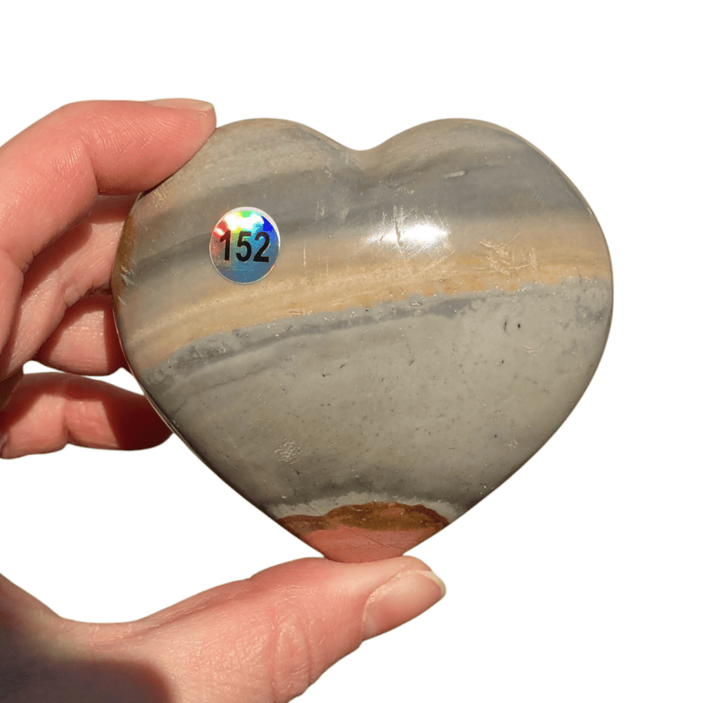 Bijoux et pierres en jaspe polychrome