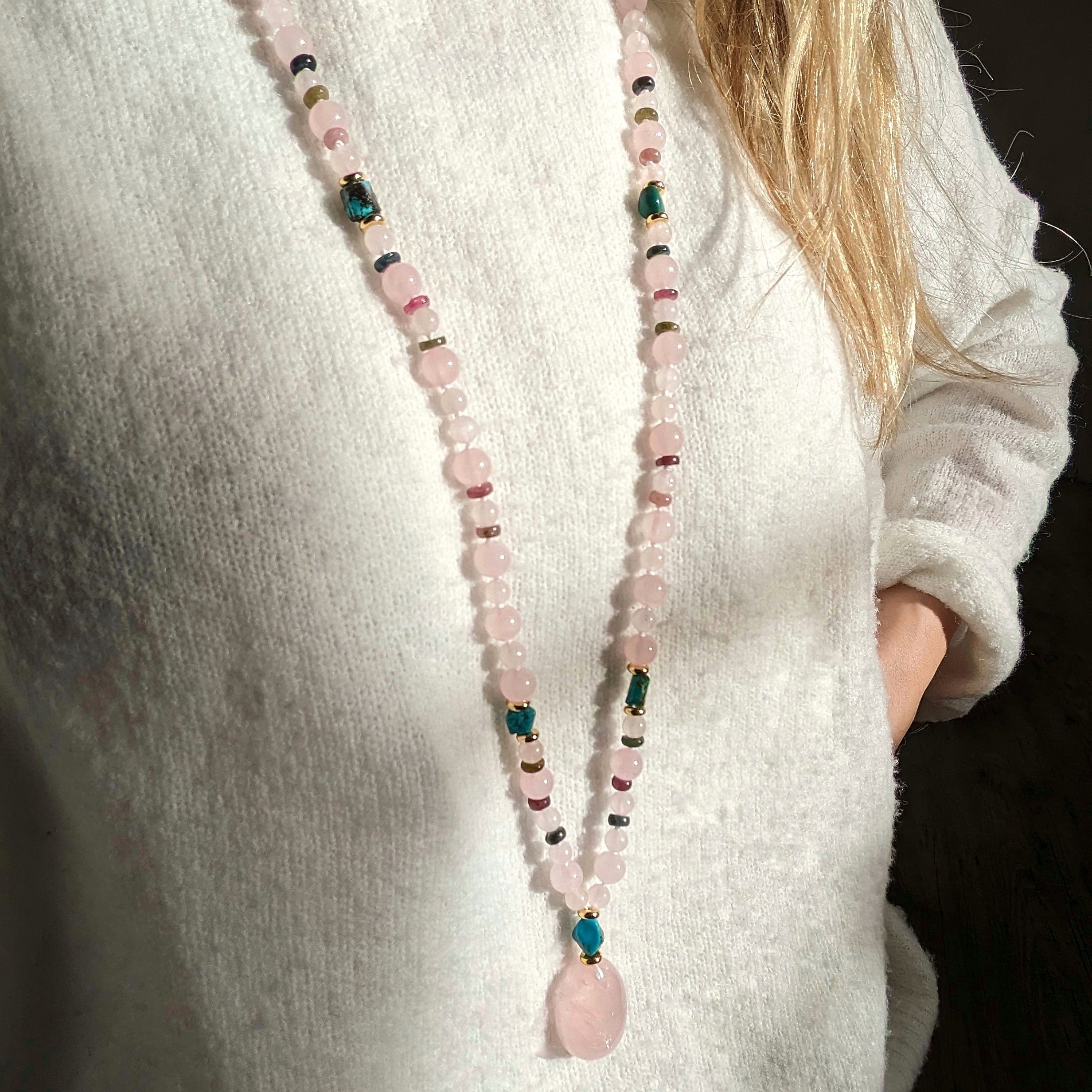 collier mala traditionnel en quartz rose fait à la main