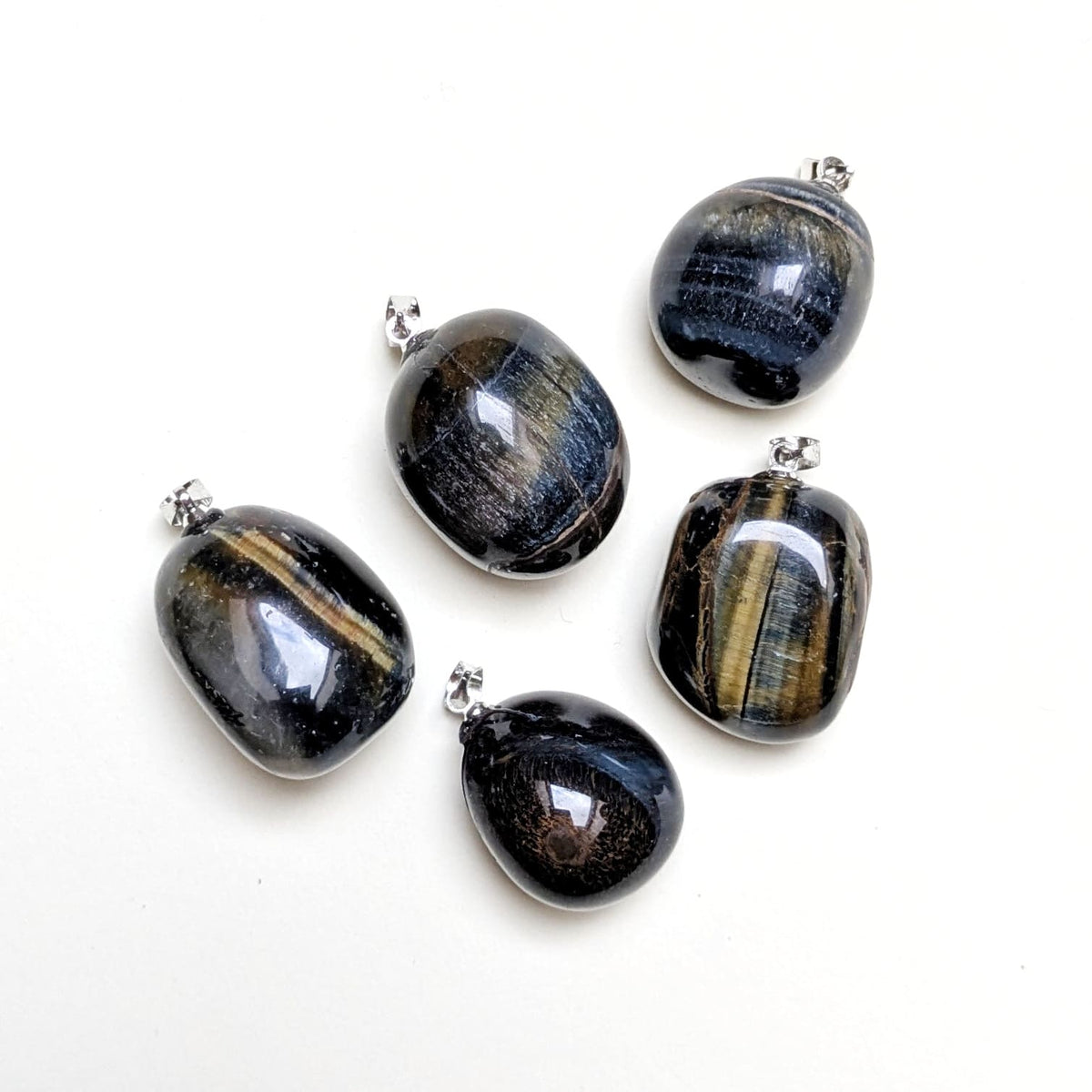 Pendentif en Œil de Faucon Roulée – Clairvoyance et Protection