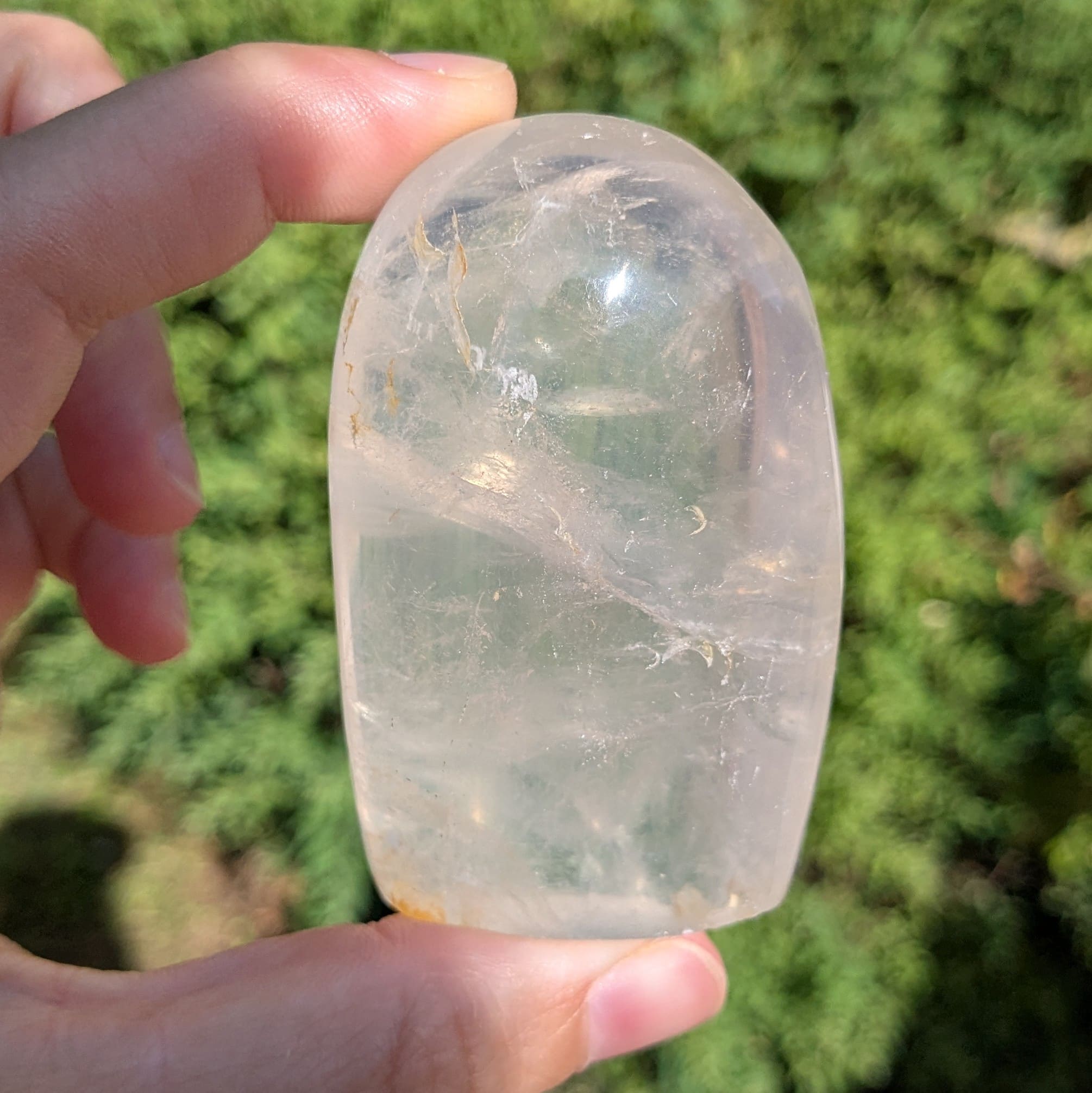 joli cristal de roche poli