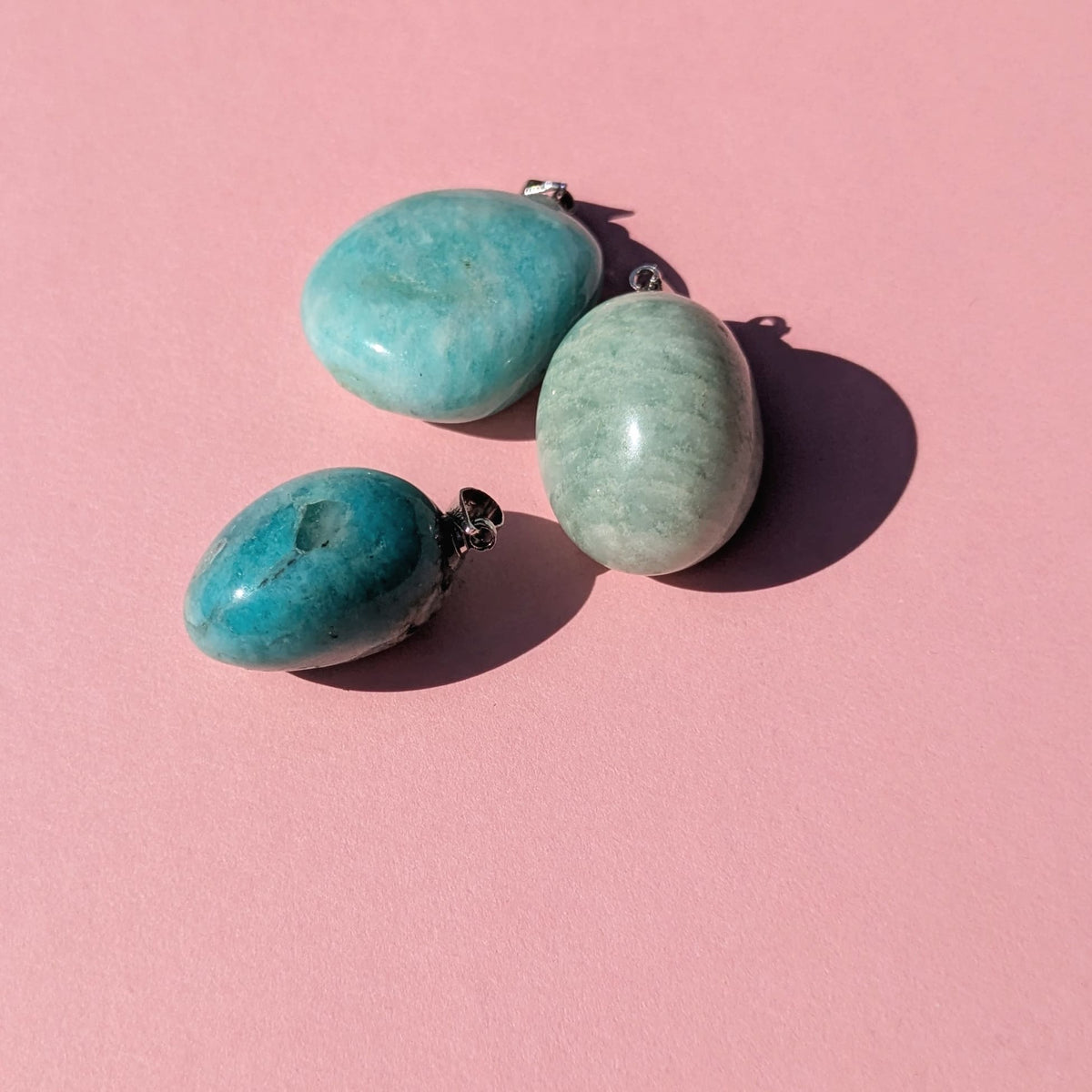Pendentif en Amazonite Roulée – Apaisement et Expression