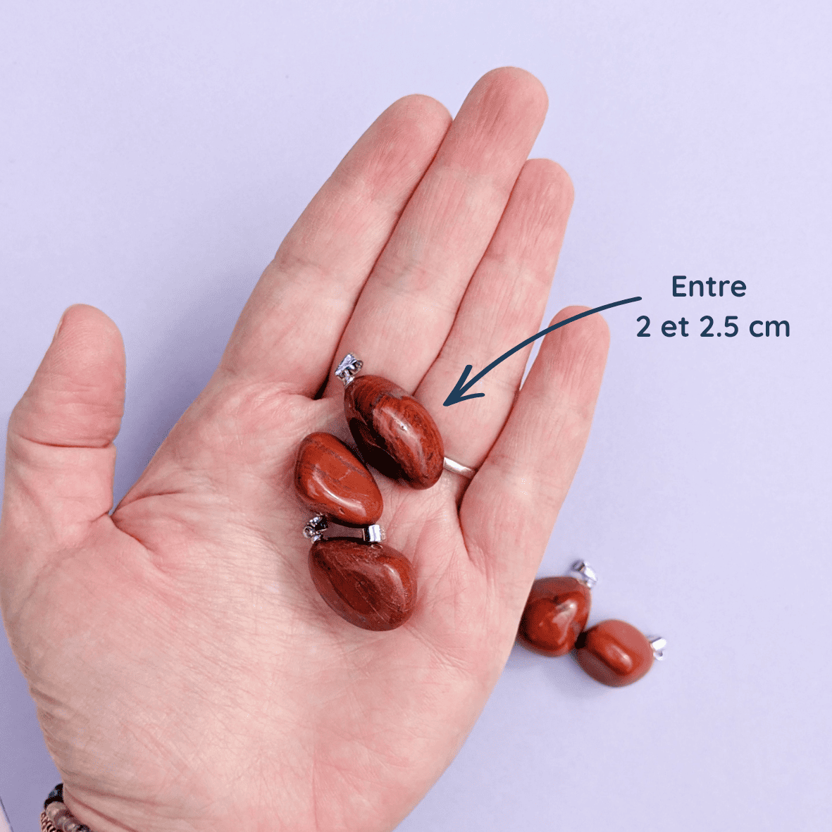 Pendentif en Jaspe Rouge Roulée – Vitalité et Ancrage