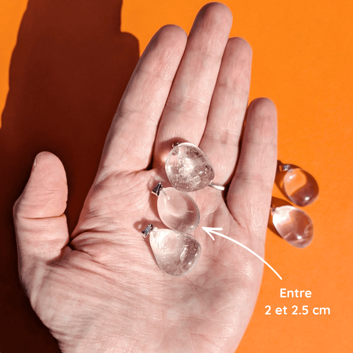 Pendentif en Cristal de Roche Roulée – Clarté et Énergie Pure