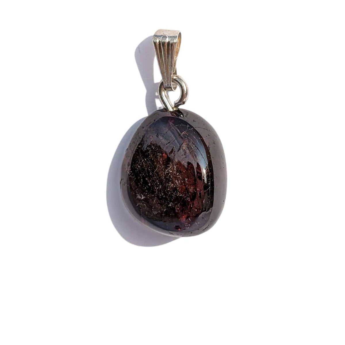 Bijoux et pierres en grenat almandin