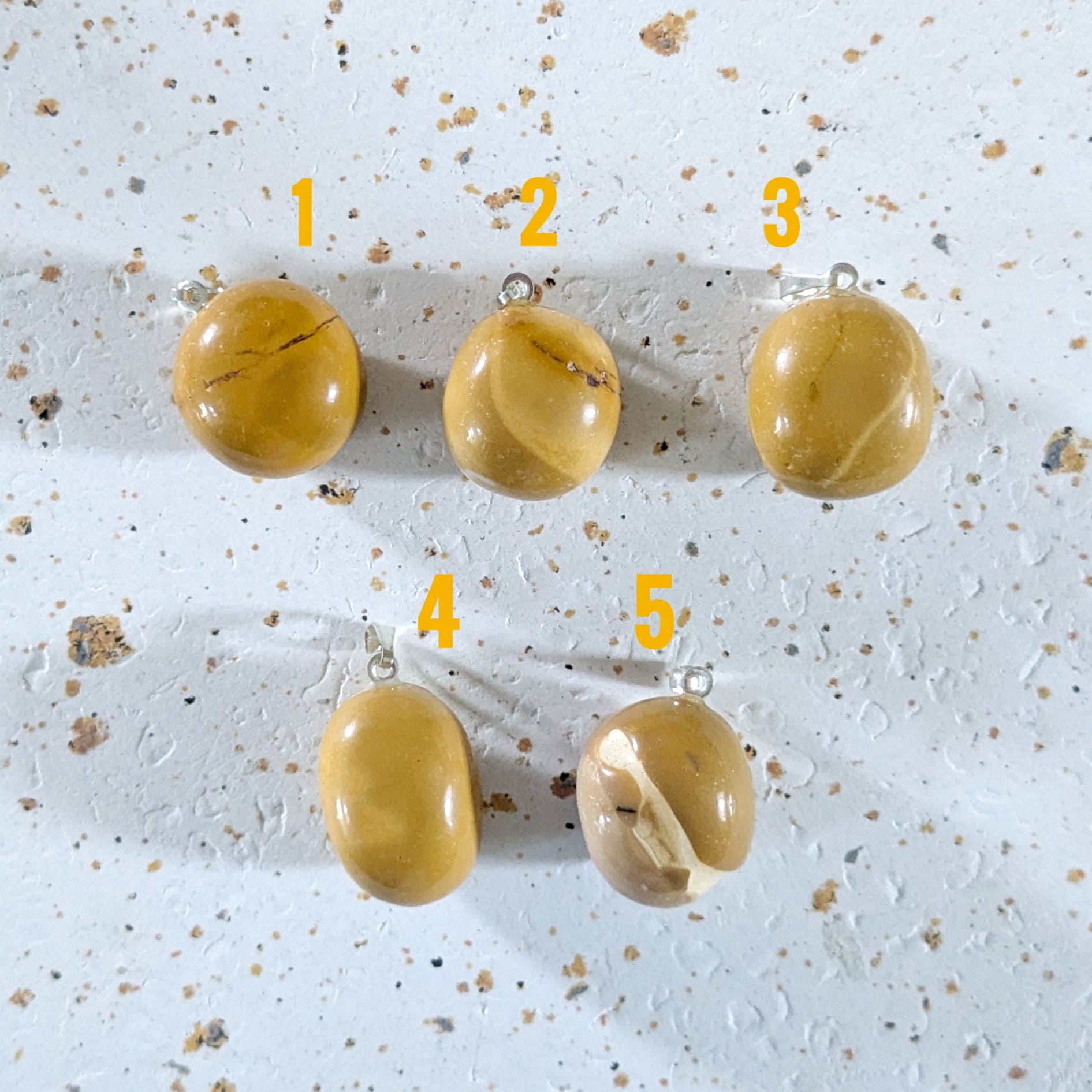 Pendentif en Jaspe Mokaïte Roulée – Vitalité et Adaptabilité