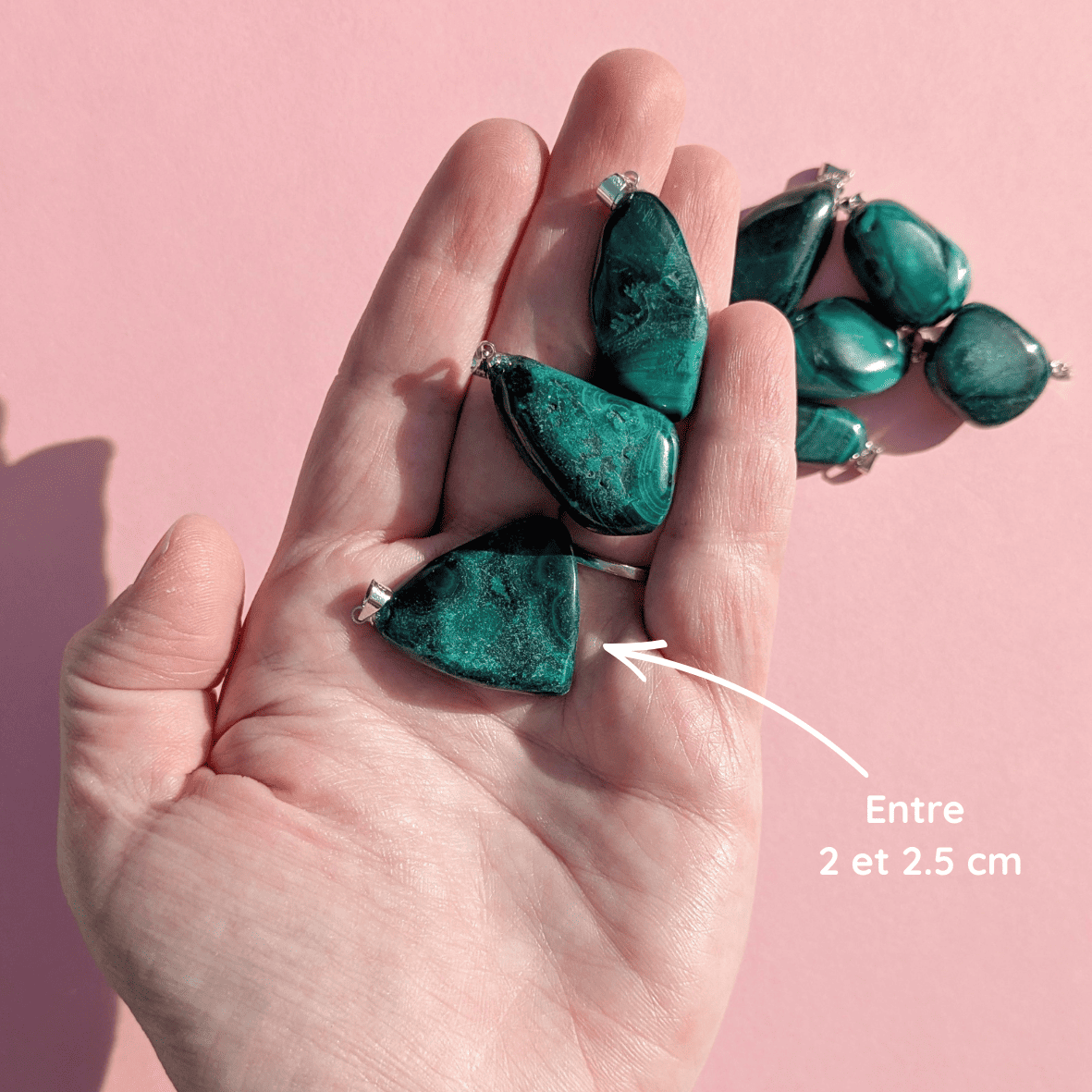 Pendentif en Malachite Roulée – Protection et Transformation