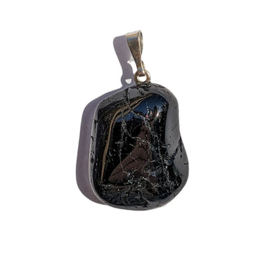 Pendentif en Tourmaline Noire Roulée – Protection et Ancrage