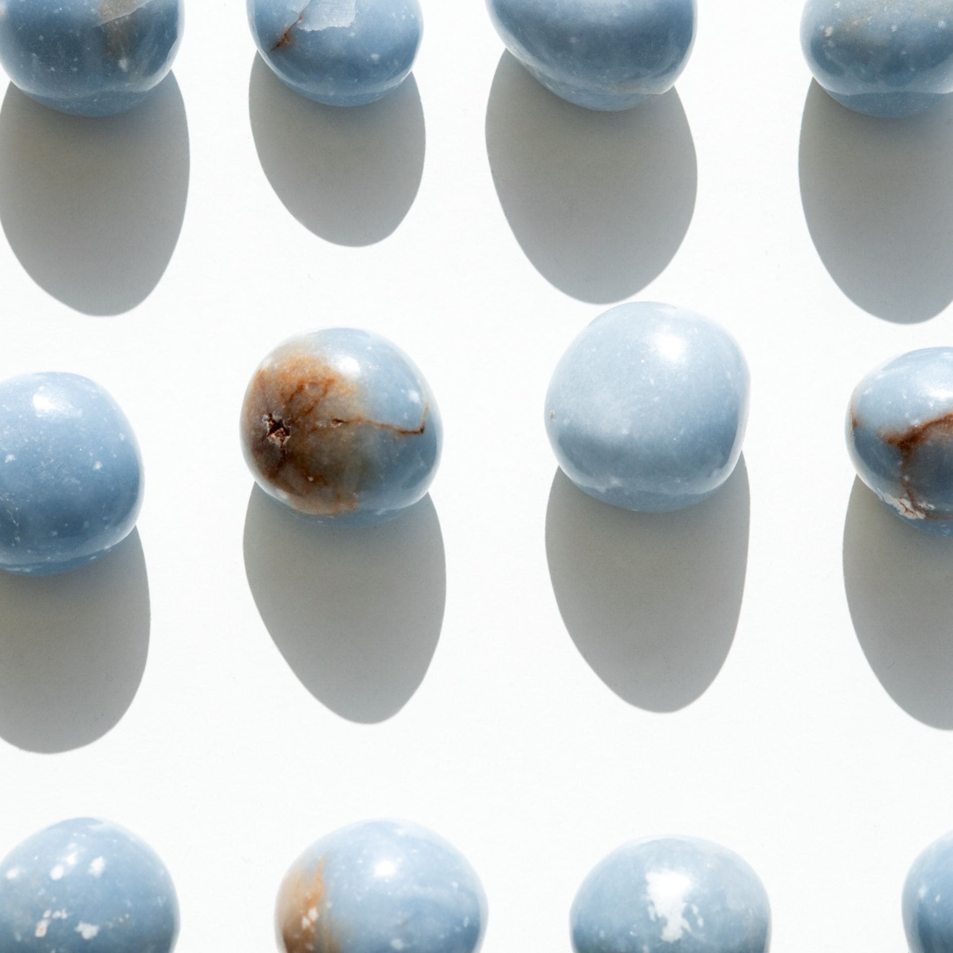 Pierre Roulée Angélite – Douceur et Connexion Spirituelle