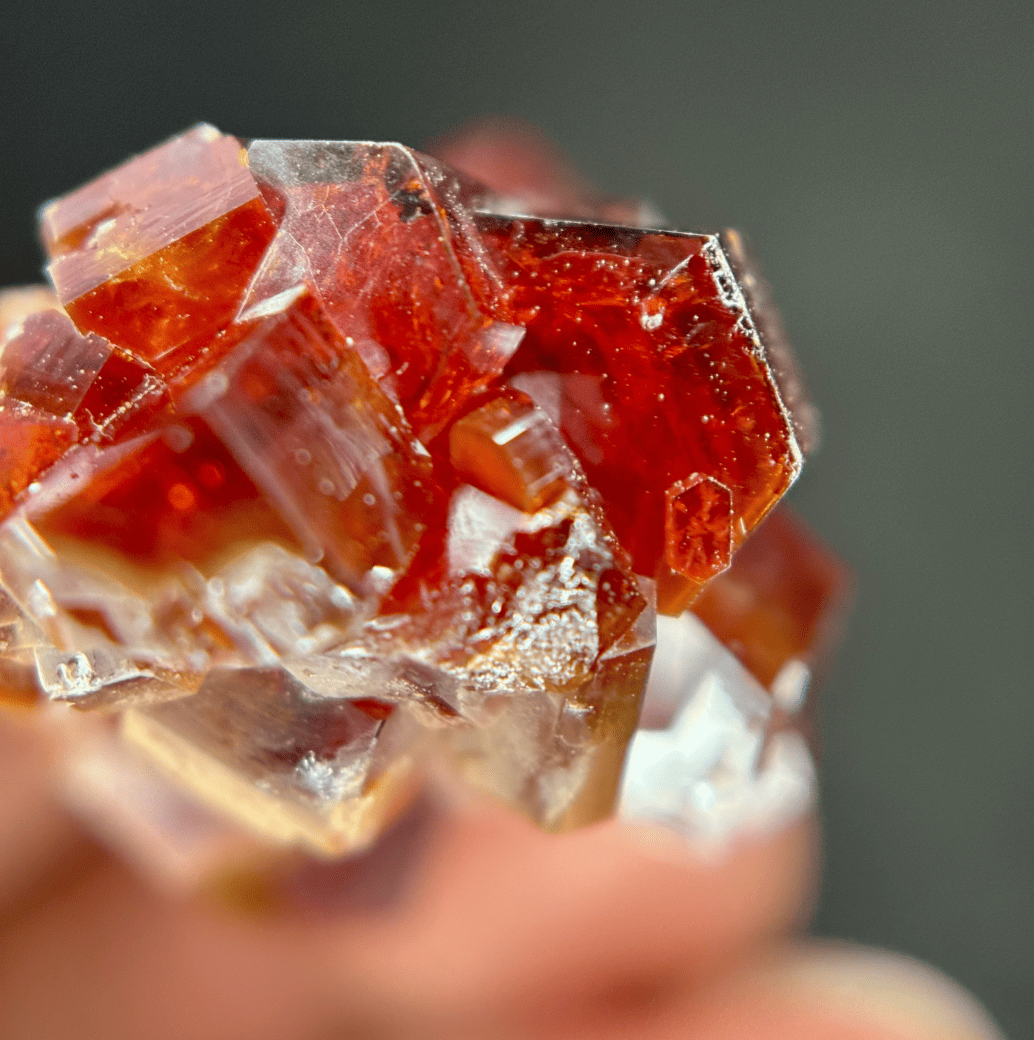 Cristaux de Vanadinite Hexagonale (4.7 cm) - Mibladen, Maroc