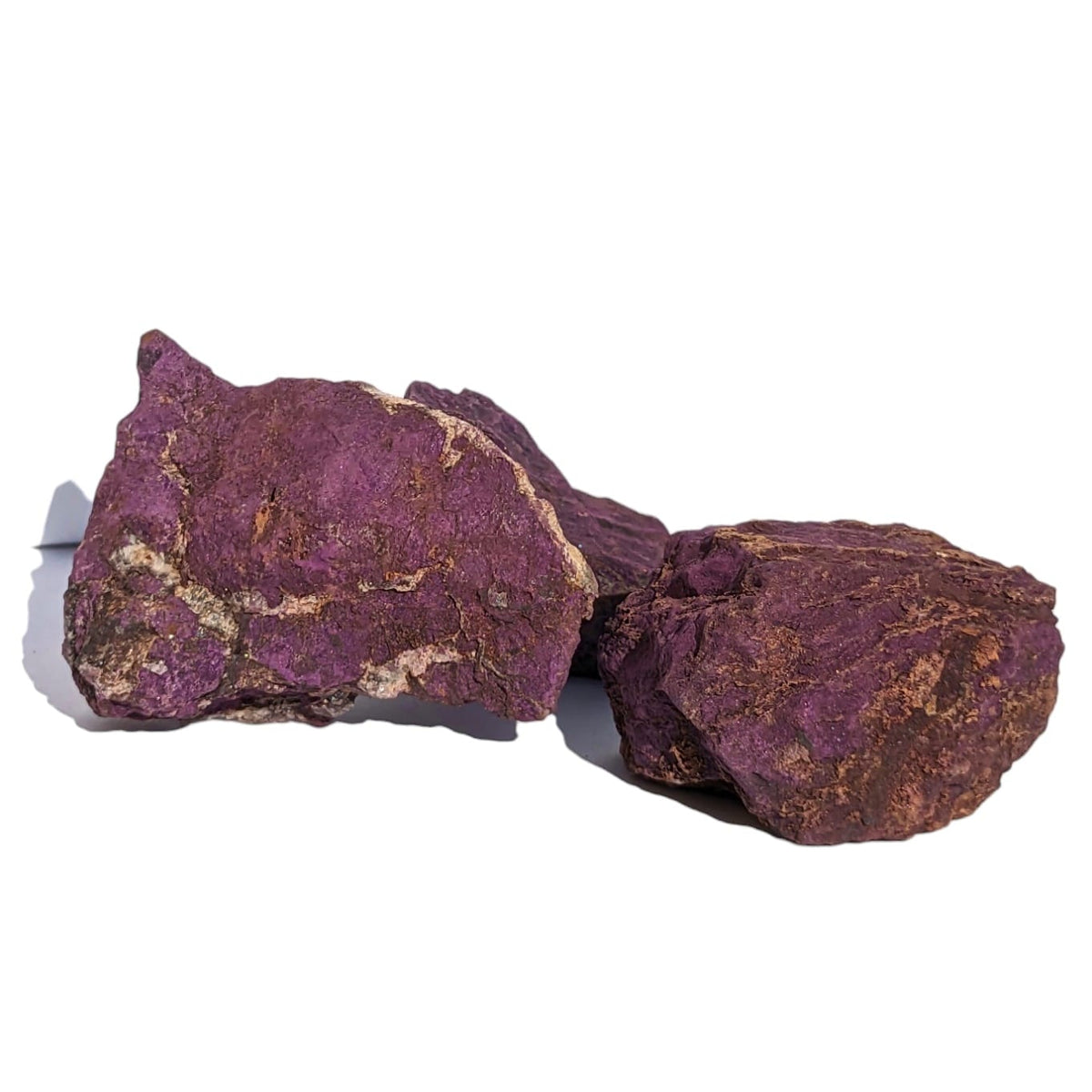 Bijoux et pierres en purpurite