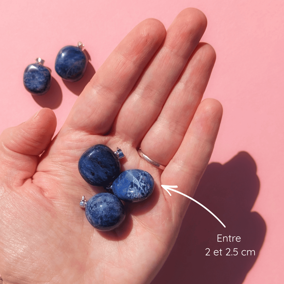 Pendentif en Sodalite Roulée – Clarté et Confiance en Soi