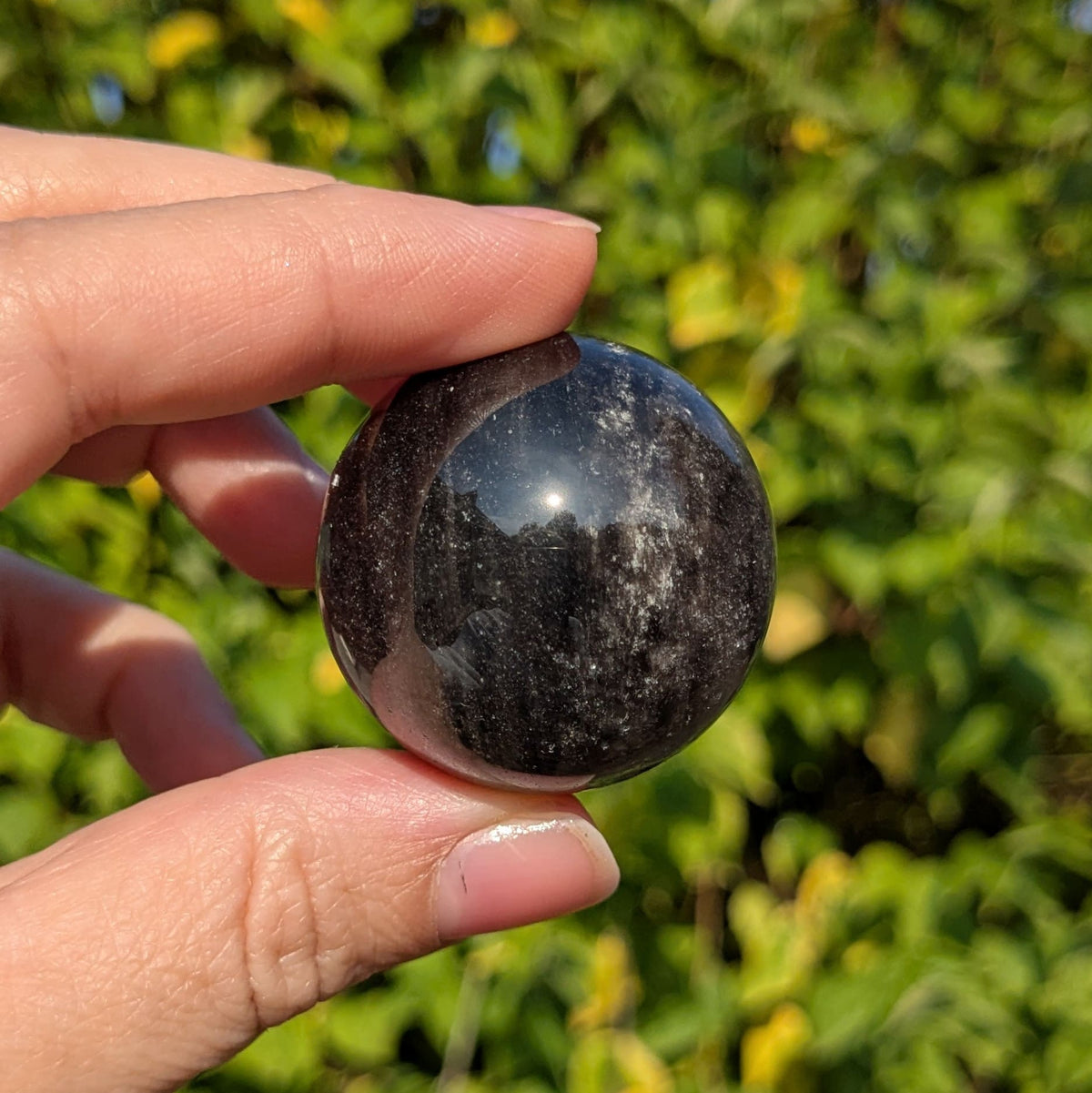 Sphère obsidienne argentée