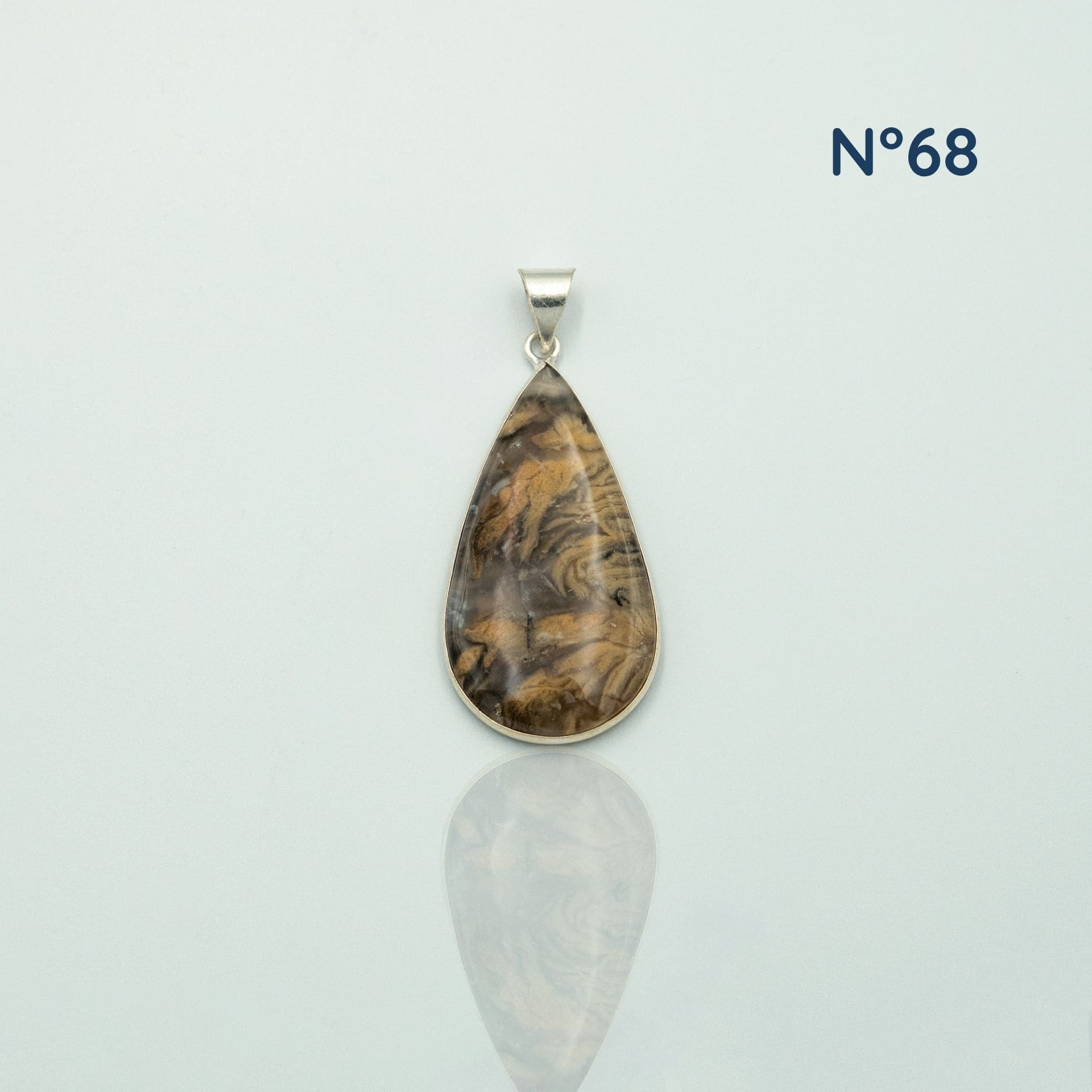 Pendentif tiger plume 68