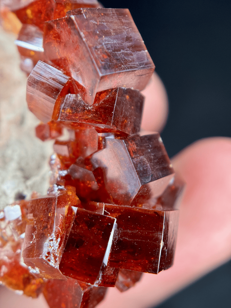 Cristaux de Vanadinite Hexagonale (4.7 cm) - Mibladen, Maroc